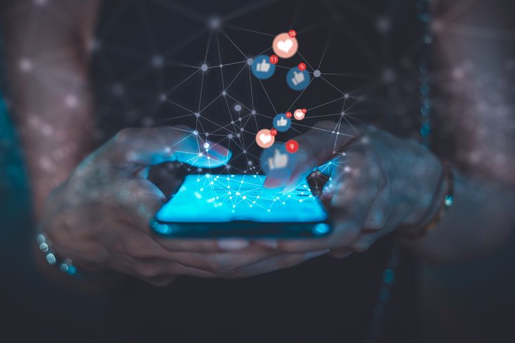 The Power of Networking in the Digital Age: Strategies for Building Strong Networks in the Era of Social Media and Online Platforms
